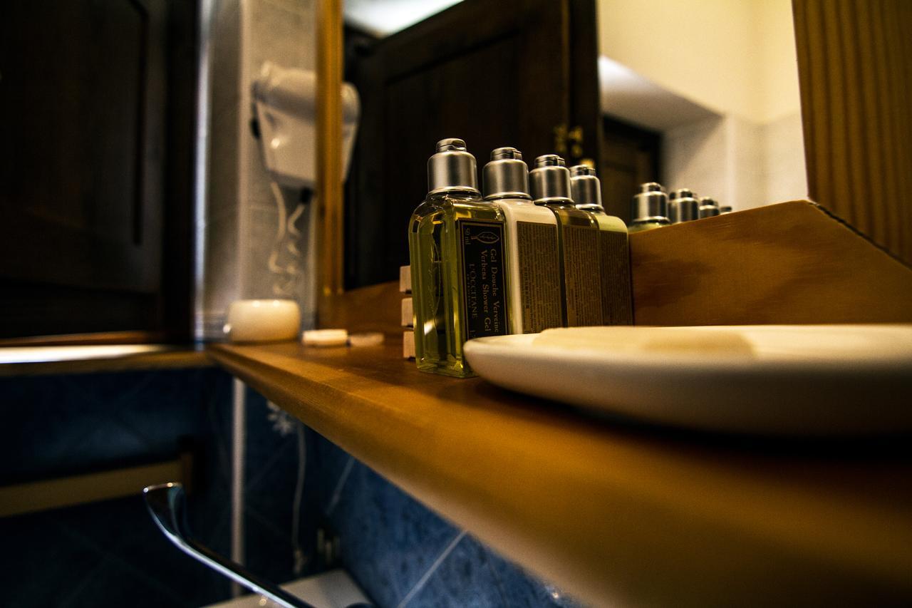 Il Camoscio Mountain & Bike Hostel Rovere  Exterior photo